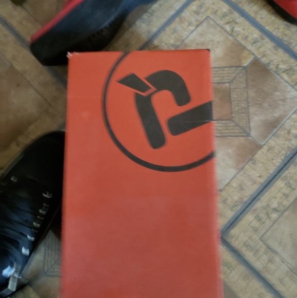 Sandles - Picture 2 of 3